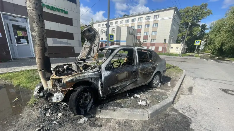 В Вологде подростки угнали машину и врезались в столб
