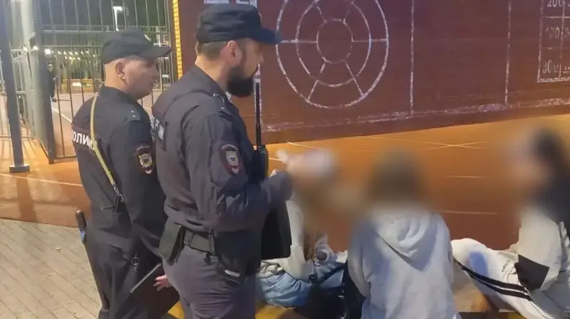В Вологде ловят подростков, которые поздно гуляют