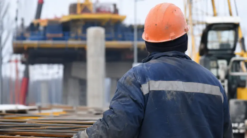 Строитель Некрасовского моста задолжал работникам