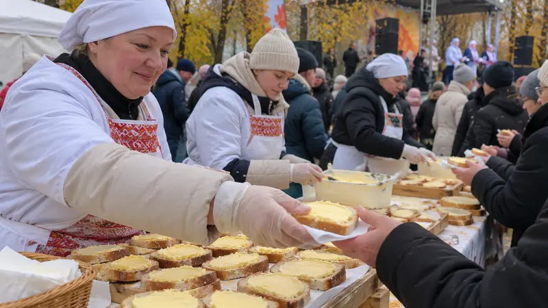 Вологжан бесплатно накормят хлебом с маслом